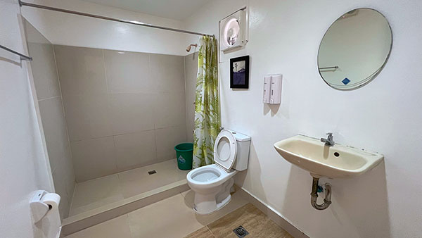 Room size: 1.8 x 3.3 meters. <br>The use of Air Conditioner is PHP 300.00 per hour.